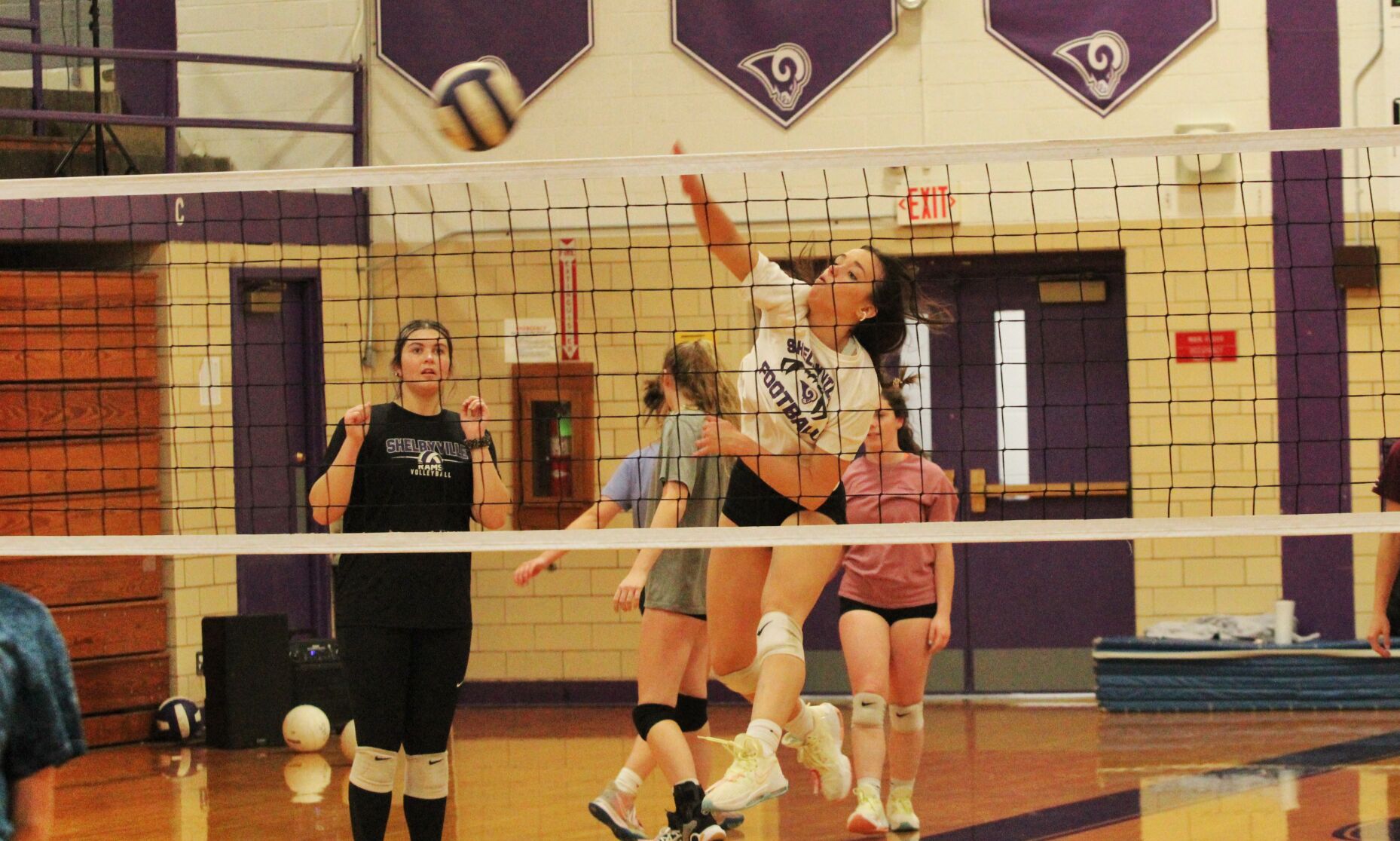 IMG_3746_Snapseed Mia Wade Shelbyville volleyball.jpg